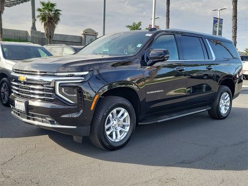 Used 2026 Chevrolet Suburban LT w/ Comfort Package image 29