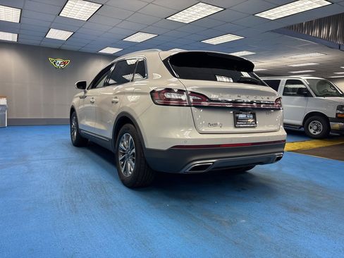 Used 2019 Lincoln Nautilus Select image 10