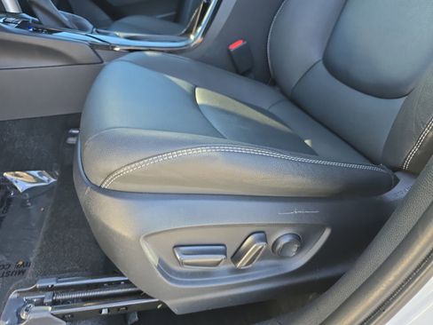 Used 2022 Toyota Corolla Cross XLE image 36