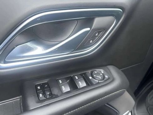 Used 2024 GMC Yukon SLT image 6