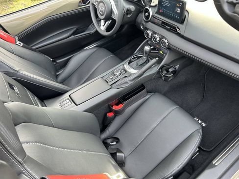 Used 2023 MAZDA MX-5 Miata Grand Touring RWD image 10