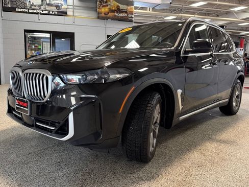Used 2024 BMW X5 xDrive40i AWD/4WD image 3