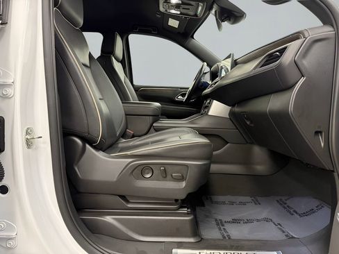 Used 2023 Chevrolet Suburban Premier image 12