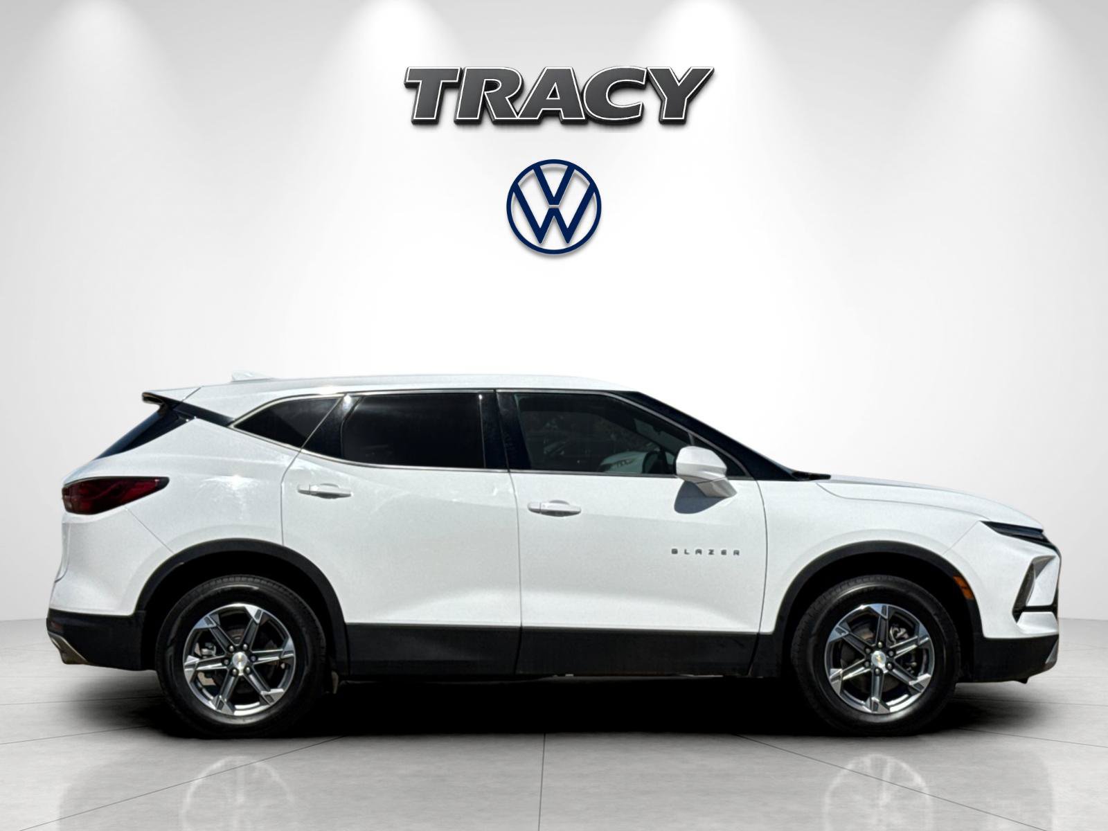 Used 2023 Chevrolet Blazer LT FWD image 3