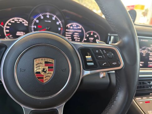 Used 2018 Porsche Panamera 4 image 35