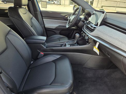 Used 2025 Jeep Compass Latitude image 33