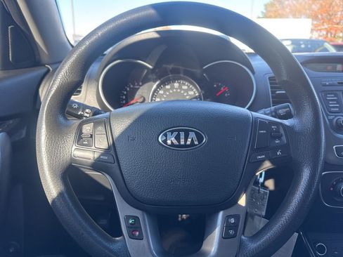 Used 2015 Kia Sorento LX image 19