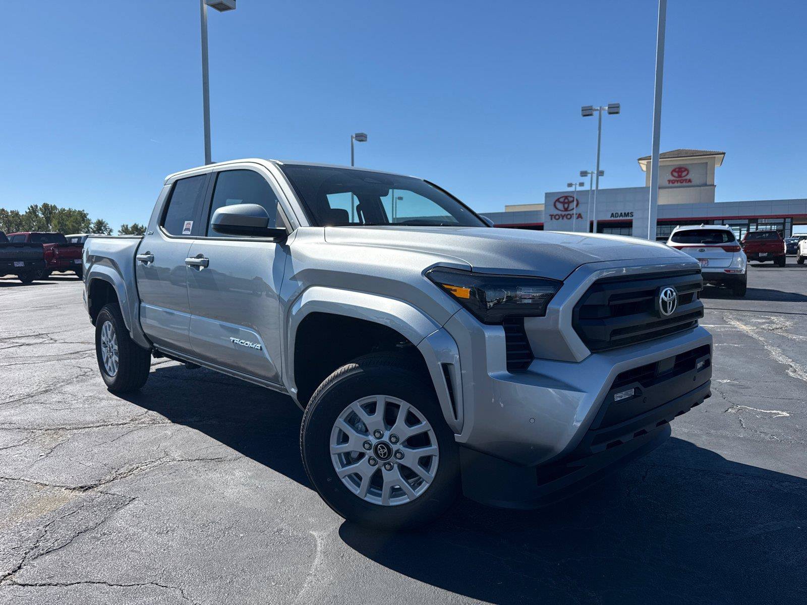Used 2026 Toyota Tacoma SR5 AWD/4WD image 2