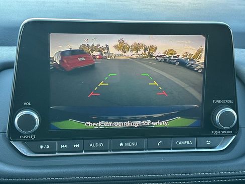 Used 2025 Nissan Rogue SV image 23