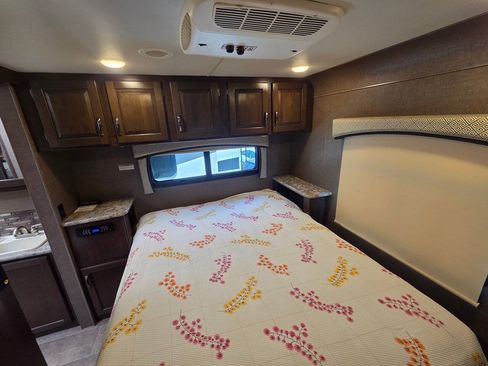 Used 2017 Ford E-450 and Econoline 450 Super Duty w/ Motorhome Prep Package RWD image 26