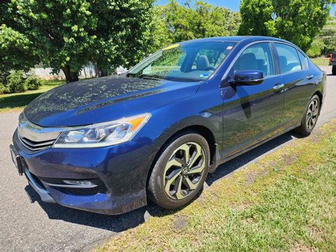 Used 2017 Honda Accord EX image 2