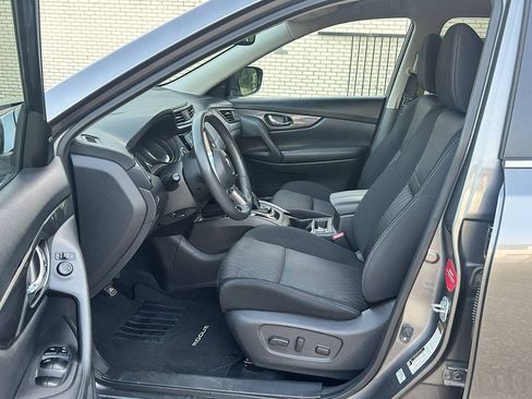 Used 2017 Nissan Rogue SV w/ SV Premium Package AWD/4WD image 15