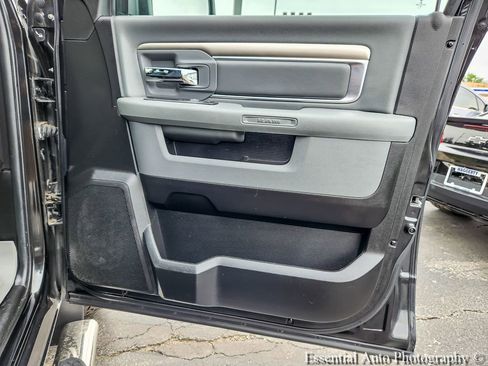 Used 2019 RAM 1500 Classic SLT w/ Luxury Group AWD/4WD image 18