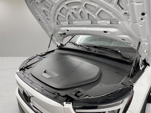 New 2024 Volvo XC40 Recharge Core w/ Protection Package Premier image 19