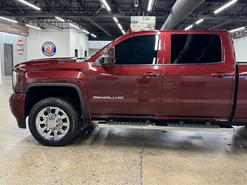 Used 2017 GMC Sierra 2500 Denali w/ Duramax Plus Package AWD/4WD image 5