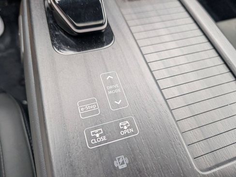 Used 2024 Nissan Ariya AWD image 14