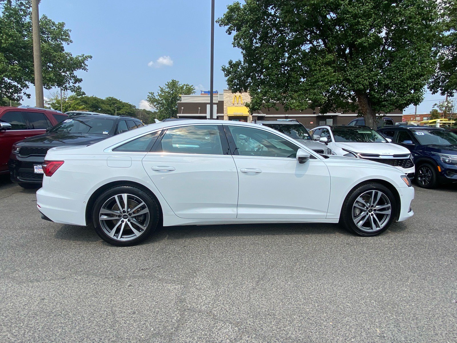 Used 2023 Audi A6 Premium Plus w/ Premium Plus Package AWD/4WD image 2