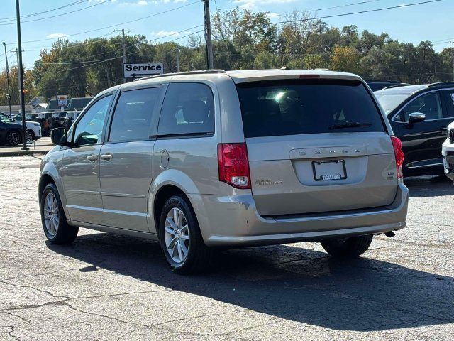 Used 2016 Dodge Grand Caravan SXT FWD image 2