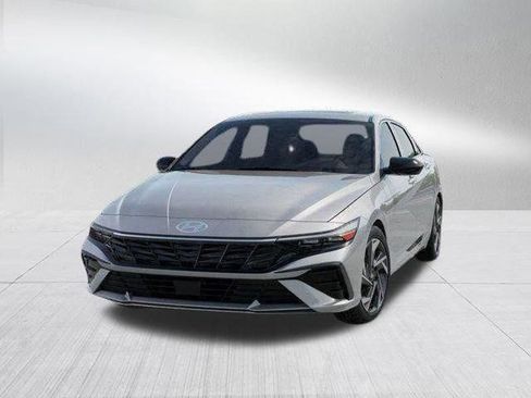 New 2026 Hyundai Elantra SEL Sport FWD image 13