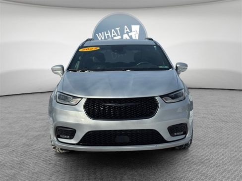 Certified 2022 Chrysler Pacifica Touring-L w/ S Appearance Package image 3