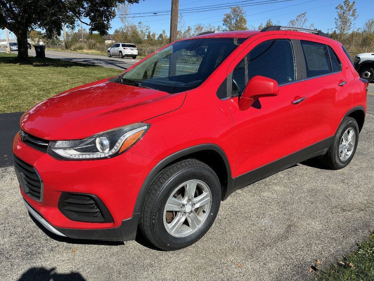 Used 2017 Chevrolet Trax LT w/ Driver Confidence Package AWD/4WD image 2