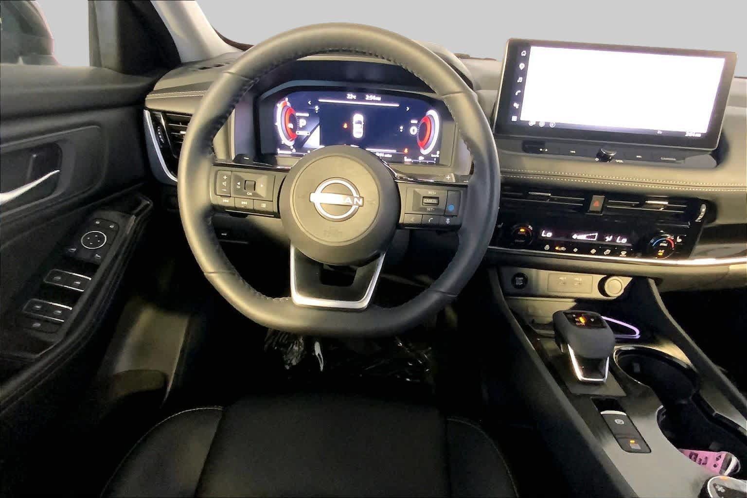 Used 2024 Nissan Rogue SL AWD/4WD image 6