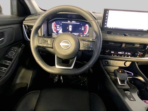 Used 2024 Nissan Rogue SL AWD/4WD image 6