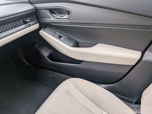 Used 2025 Honda Accord SE image 18