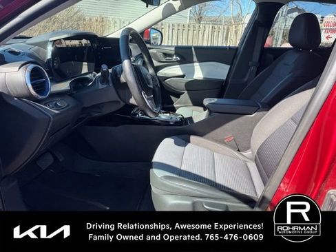 Used 2025 Chevrolet Trax LT w/ Driver Confidence Package image 8