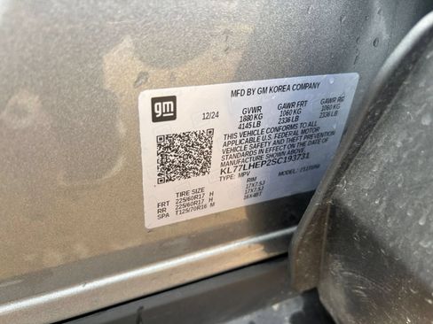 Used 2025 Chevrolet Trax LT FWD image 27