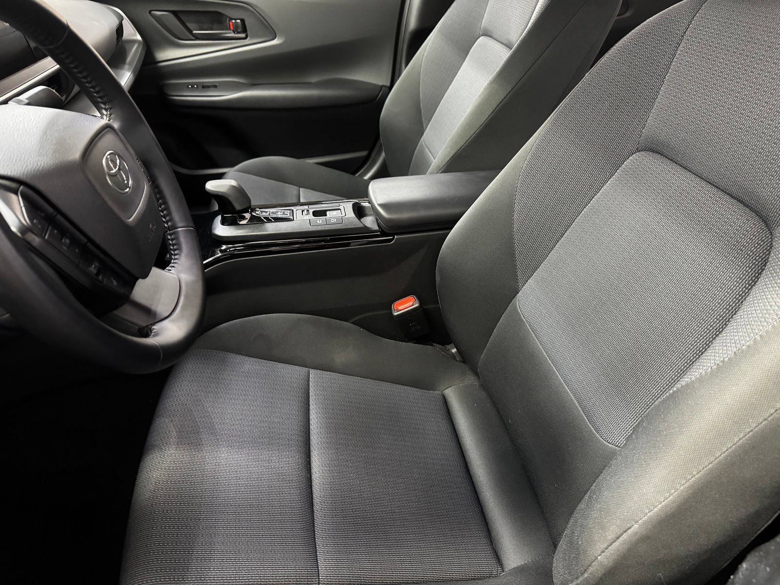 Used 2024 Toyota Prius LE FWD image 10