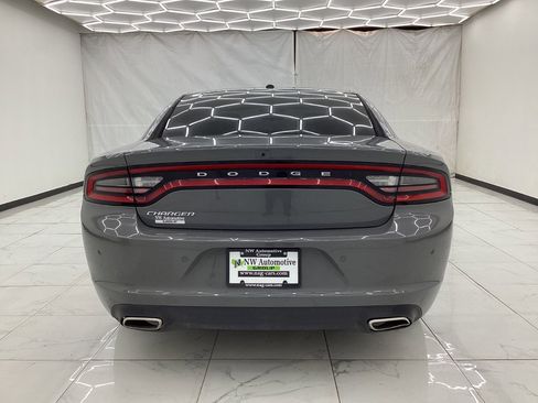 Used 2019 Dodge Charger SXT w/ Leather Interior Group image 10