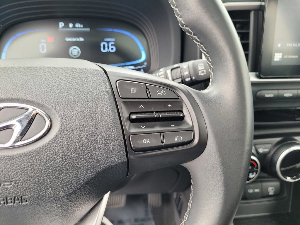 Used 2025 Hyundai Venue SEL FWD image 23