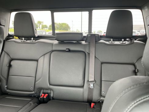 Used 2025 Chevrolet Silverado 1500 LT Trail Boss w/ Convenience Package II AWD/4WD image 22