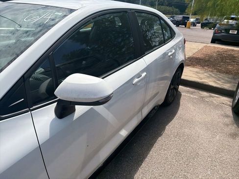 Used 2023 Toyota Corolla SE FWD image 3