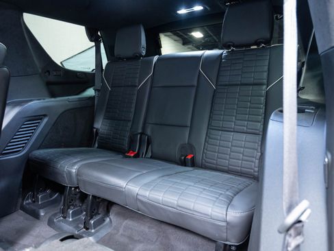 Used 2024 Cadillac Escalade Premium Luxury Platinum AWD/4WD image 27