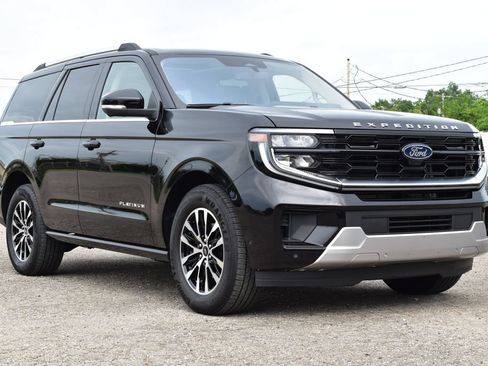 Certified 2025 Ford Expedition Platinum AWD/4WD image 3