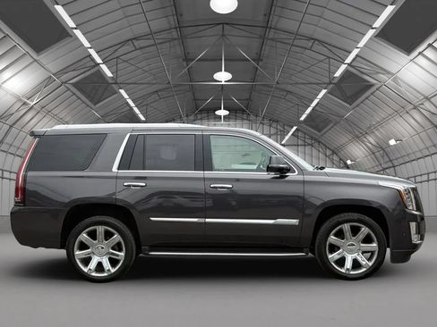 Used 2017 Cadillac Escalade Luxury AWD/4WD image 8