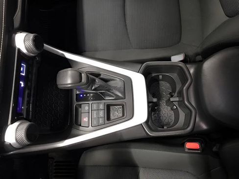 Used 2022 Toyota RAV4 LE AWD/4WD image 17