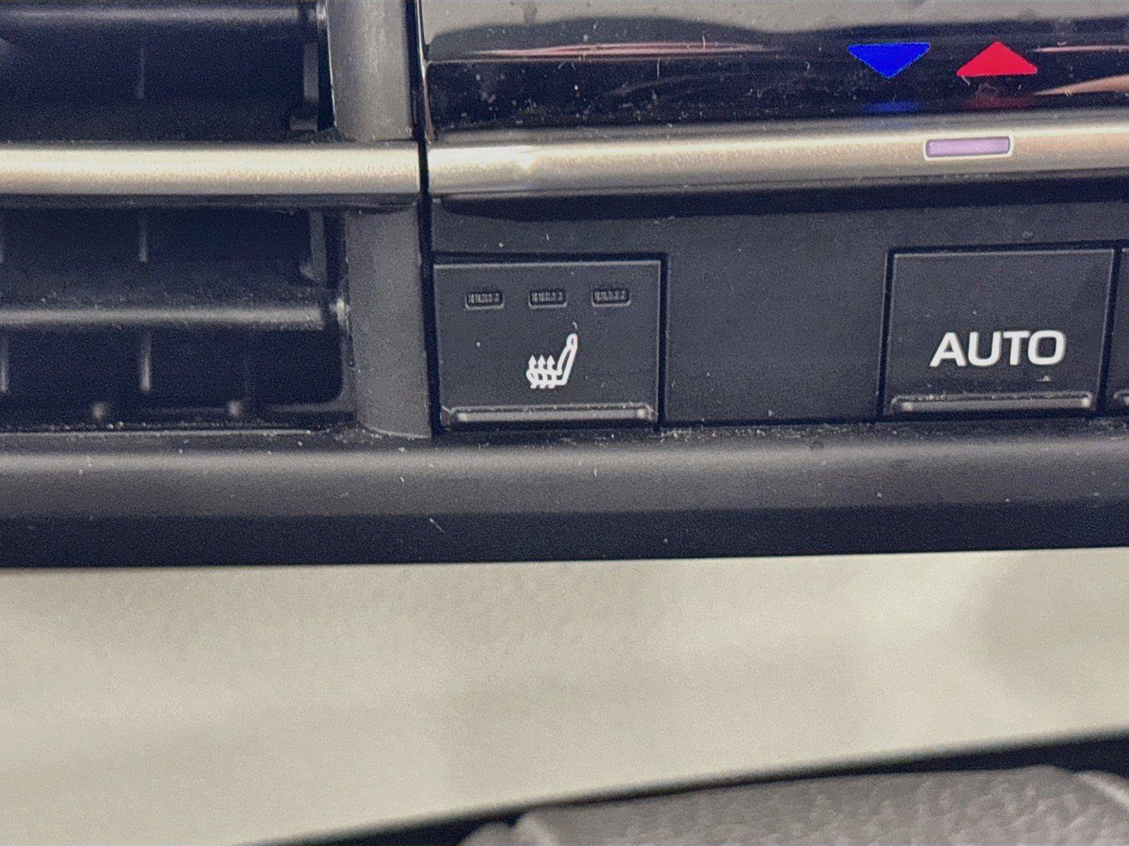 Certified 2025 Toyota Sienna XLE FWD image 8