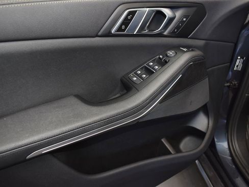 Used 2022 BMW X5 sDrive40i w/ Premium Package image 11