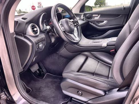 Used 2022 Mercedes-Benz GLC 300 image 3