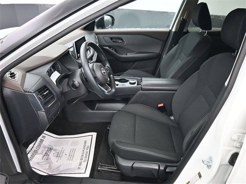 Used 2023 Nissan Rogue S image 6