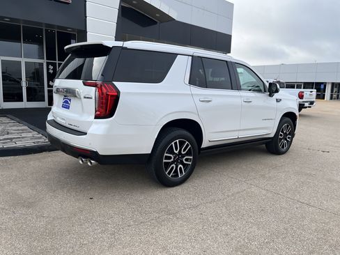 Used 2022 GMC Yukon Denali RWD image 2