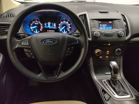 Used 2018 Ford Edge SE FWD image 22
