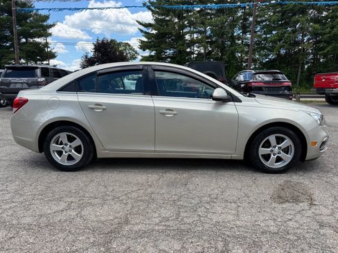 Used 2016 Chevrolet Cruze LT FWD image 4