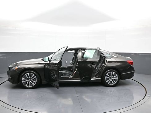 Used 2018 Honda Accord Touring image 42
