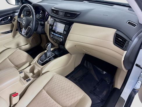 Used 2020 Nissan Rogue SV w/ Premium Package image 30