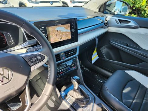New 2025 Volkswagen Taos SEL image 7