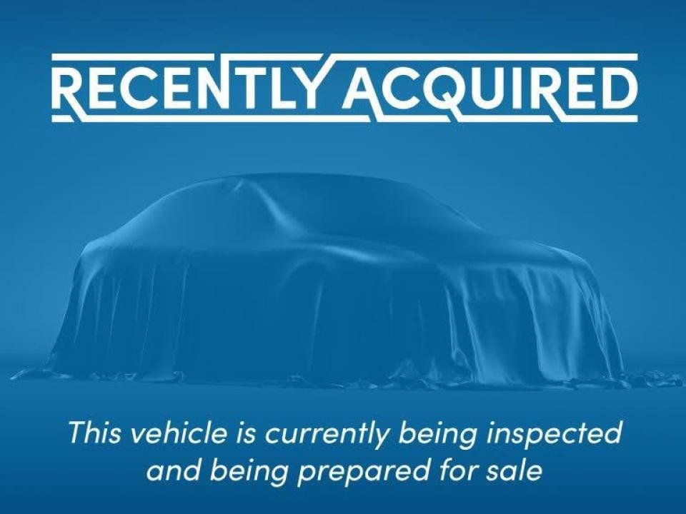 Used 2023 Chrysler Pacifica Touring-L FWD image 2